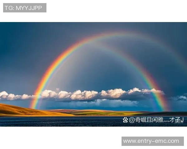 西部天空的色彩变幻与自然之美的深刻探索