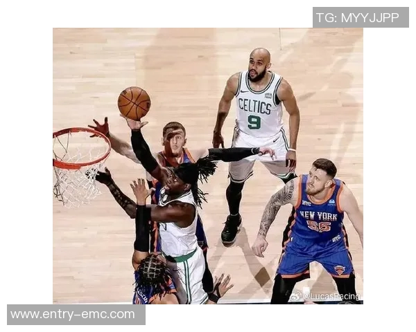 贾巴里沃克半场火力全开五投全中三分四投四中助力球队争胜